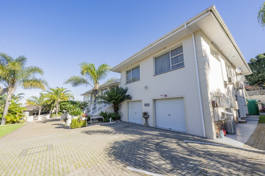 8 Bedroom Property for Sale in Brackenfell South Western Cape